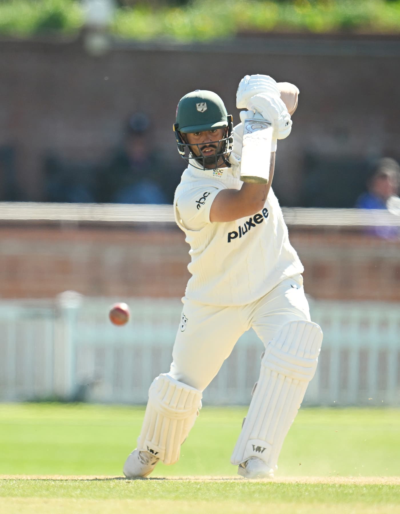 D'Oliveira leads Worcestershire run-fest as Kent struggle again