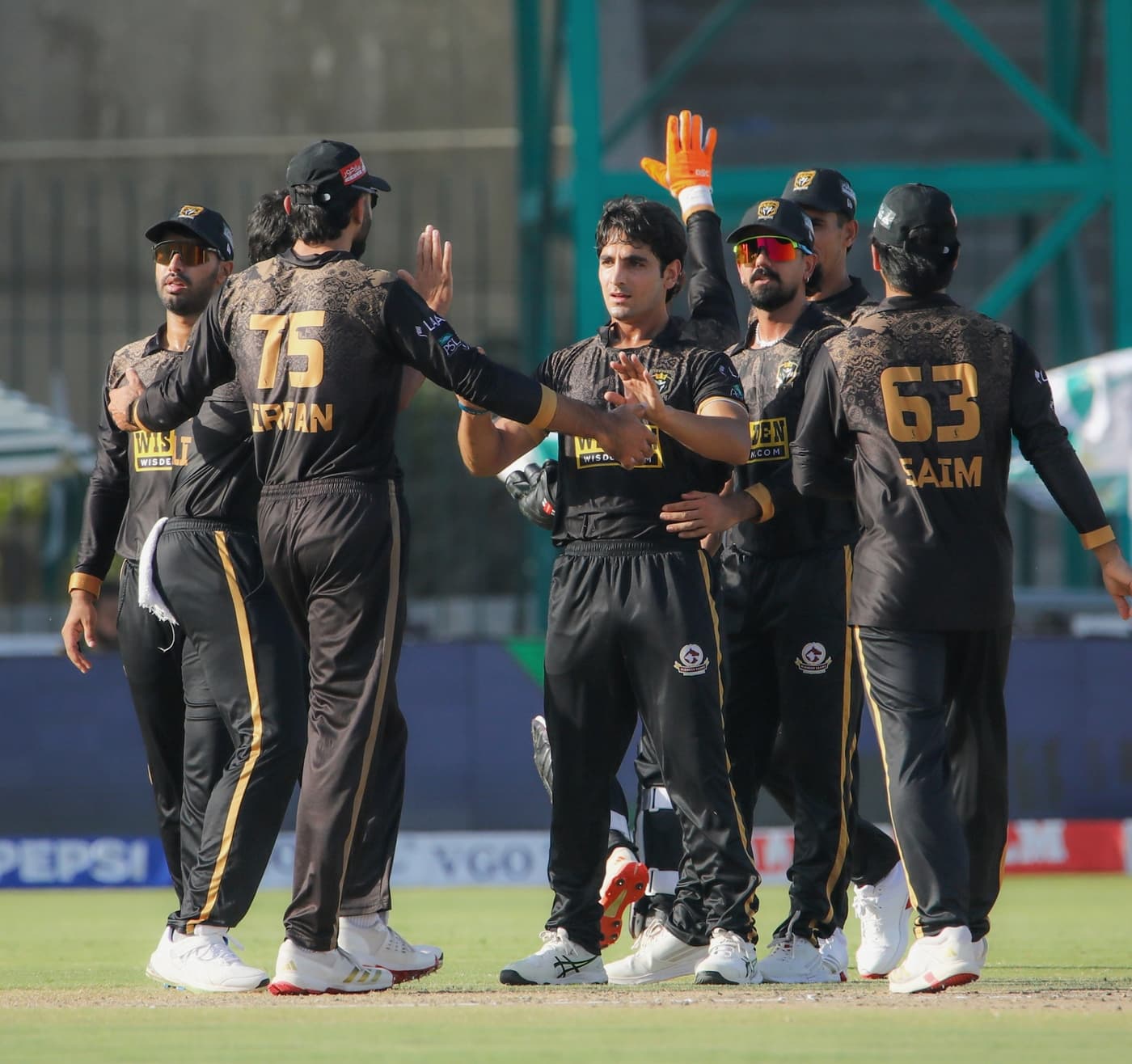 Hyderabad Kingsmen storm into playoffs and eliminate Qalandars