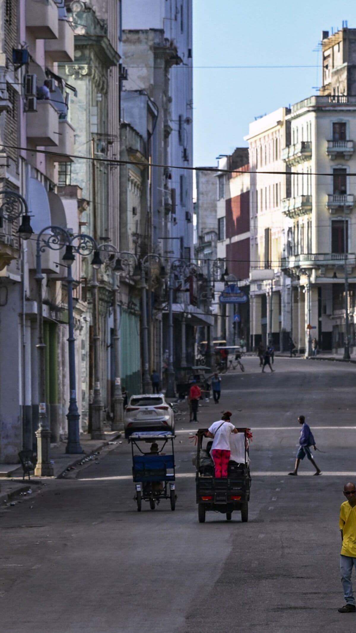 Crisis y sanciones de Trump limitan las opciones a cubanos que quieren salir de la isla