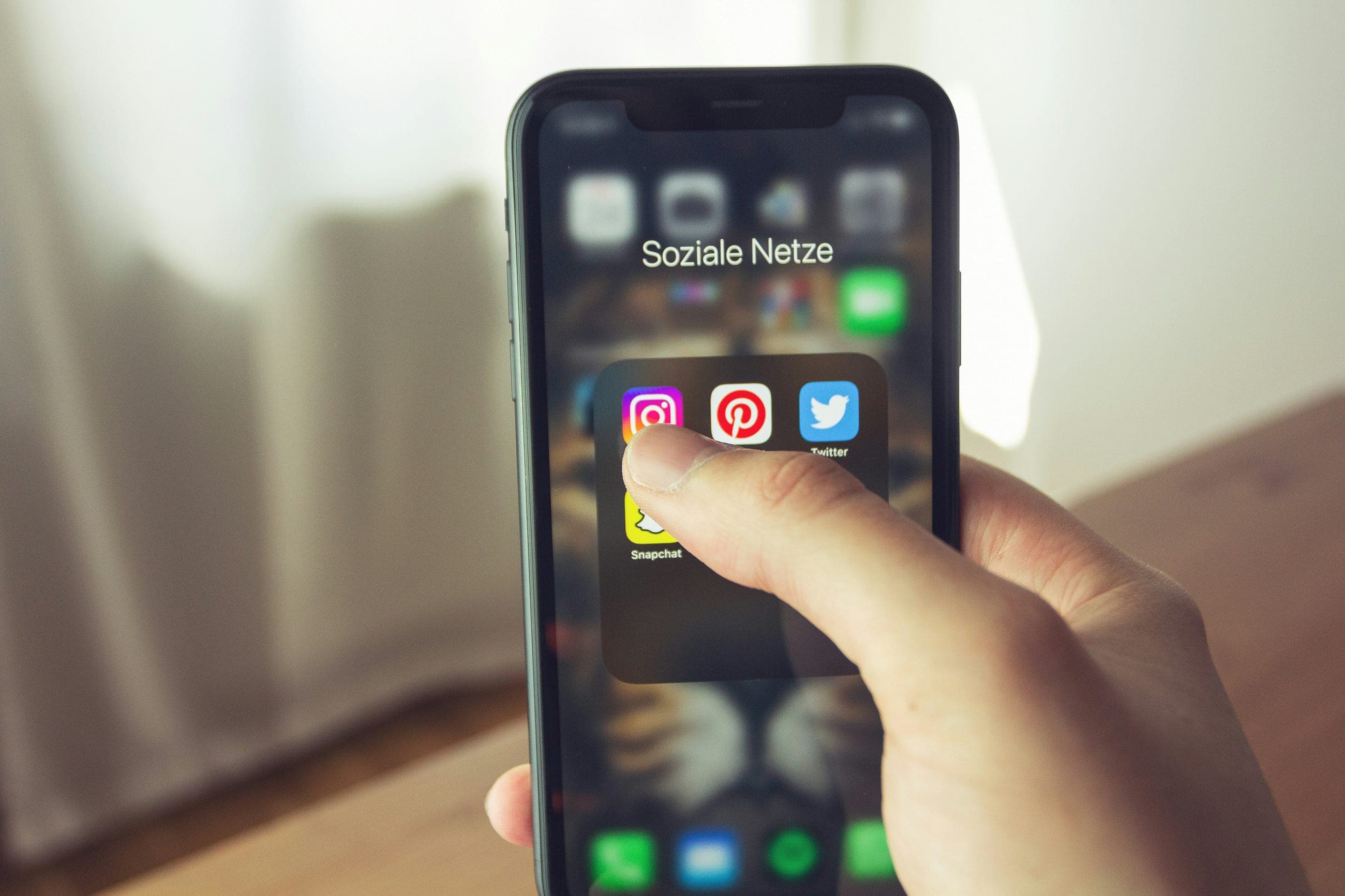 Virallized vs UpGrow: Which One Is Better for Organic Instagram Growth?