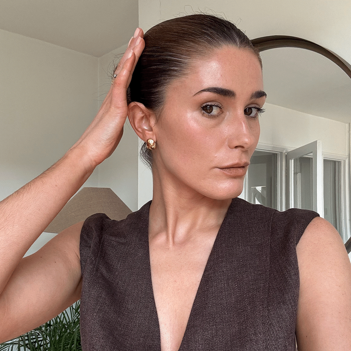 A Celebrity Hairstylist Just Showed Me How to Do the Perfect Slicked-Back Bun