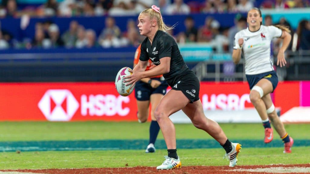 New Zealand power into Hong Kong Sevens semis as four-peat bid continues