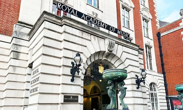 Royal Academy of Music bars private school pupils from applying for its new foundation year course