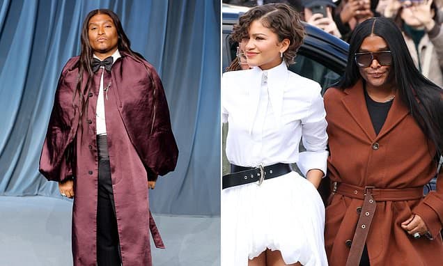 Celebrity stylist roasted for complaining about his luxury airplane seat on Delta flight