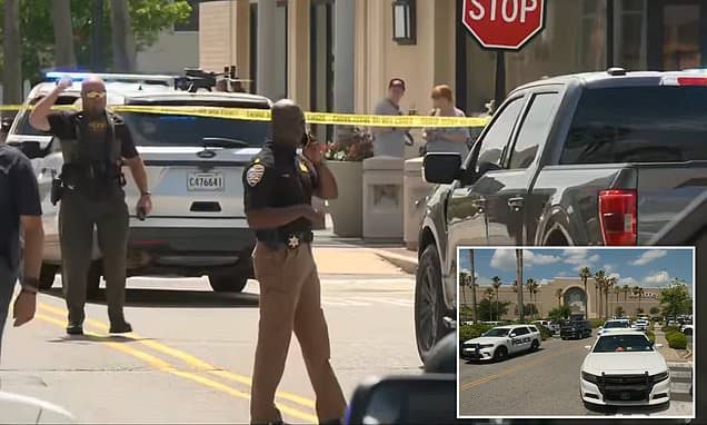 One dead and nine injured after gunmen opened fire at Louisiana mall food court