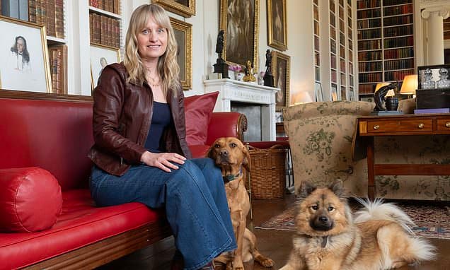 'I'd be happy with Charles even if we lived in a hut!: Fresh from a bitter court battle with his ex wife, Earl Spencer's new partner firmly sets the record straight about their relationship. Meet the VERY unlikely new chatelaine of Althorp!