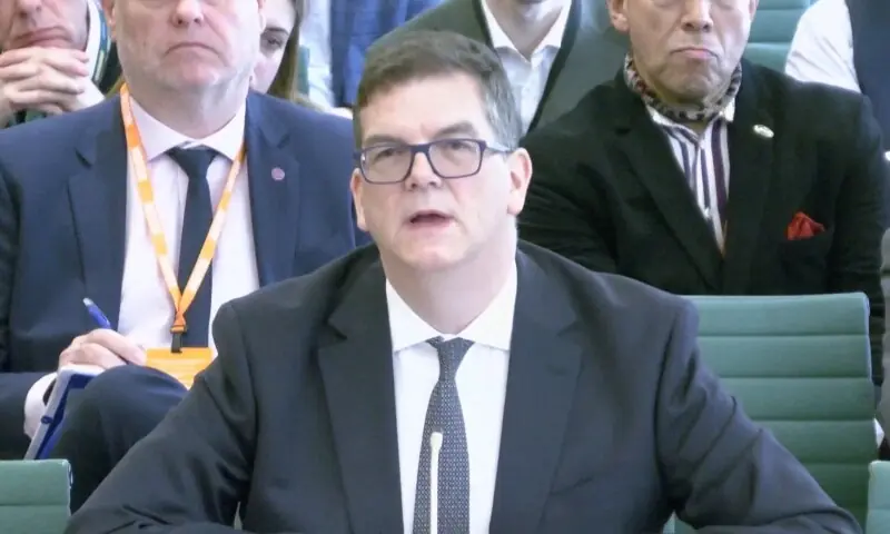 Downing Street exerted pressure to approve Mandelson’s appointment, sacked official tells MPs