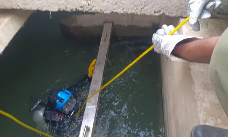 11-year-old boy feared drowned after being swept away while swimming in open water line in Karachi