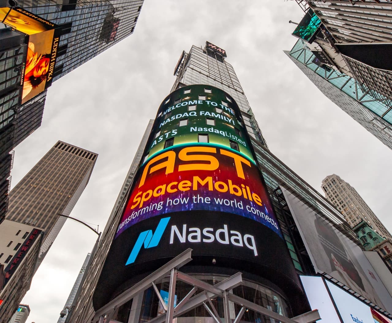 AST SpaceMobile’s stock rebounds as the satellite company gets a much-needed win