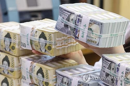 Foreign currency deposits post record drop in March amid weakening won: BOK