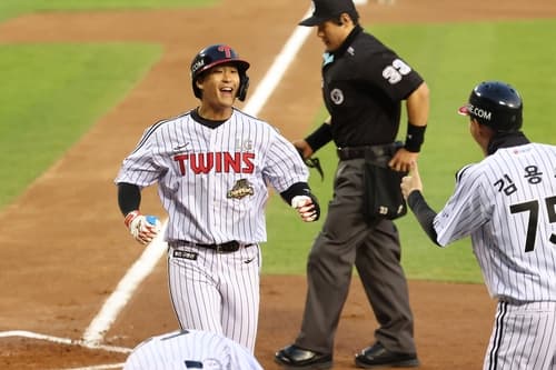 Long-time minor leaguer trying to make most of KBO opportunity