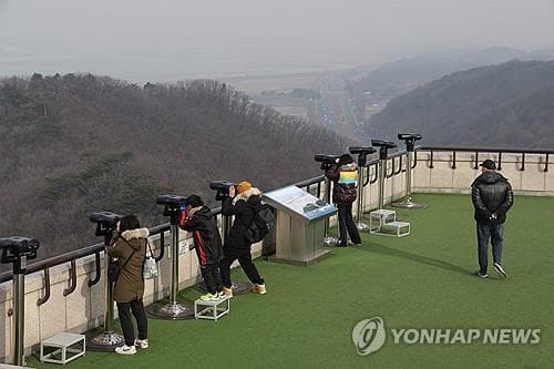 Nearly 6 in 10 nationals support Lee's 'peaceful coexistence' policy with N. Korea