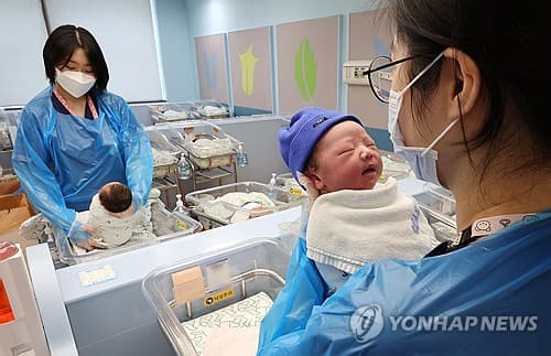 Childbirths grow at record high pace in Feb.: data