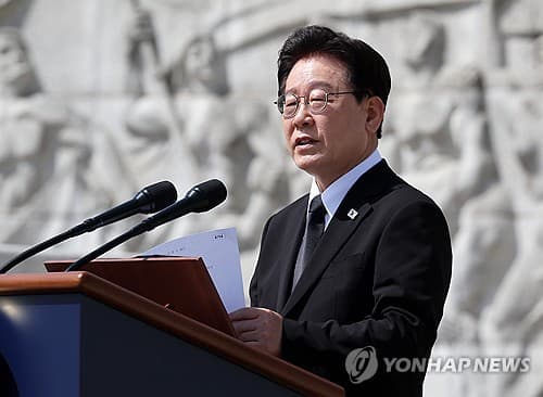 Lee vows to defend democracy on anniv. of 1960 pro-democracy uprising