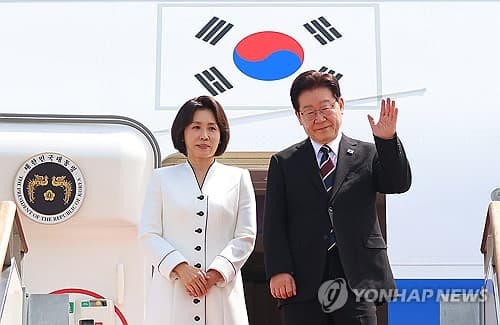 (LEAD) Lee departs for India on two-nation Asia swing