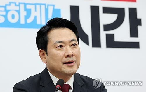 Opposition leader claims has established 'hotline' with U.S. Republican Party