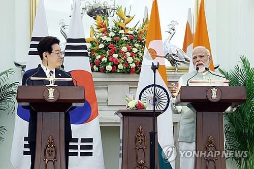 (LEAD) S. Korea, India sign 20 MOUs in steel, shipbuilding, energy sectors