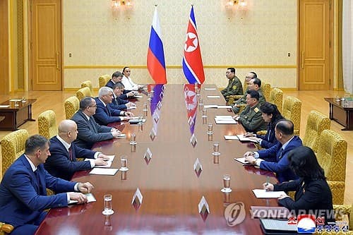 (LEAD) N. Korean, Russian public security chiefs discuss closer cooperation