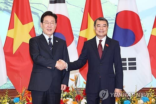 (2nd LD) Lee vows to bolster energy, infrastructure cooperation with Vietnam