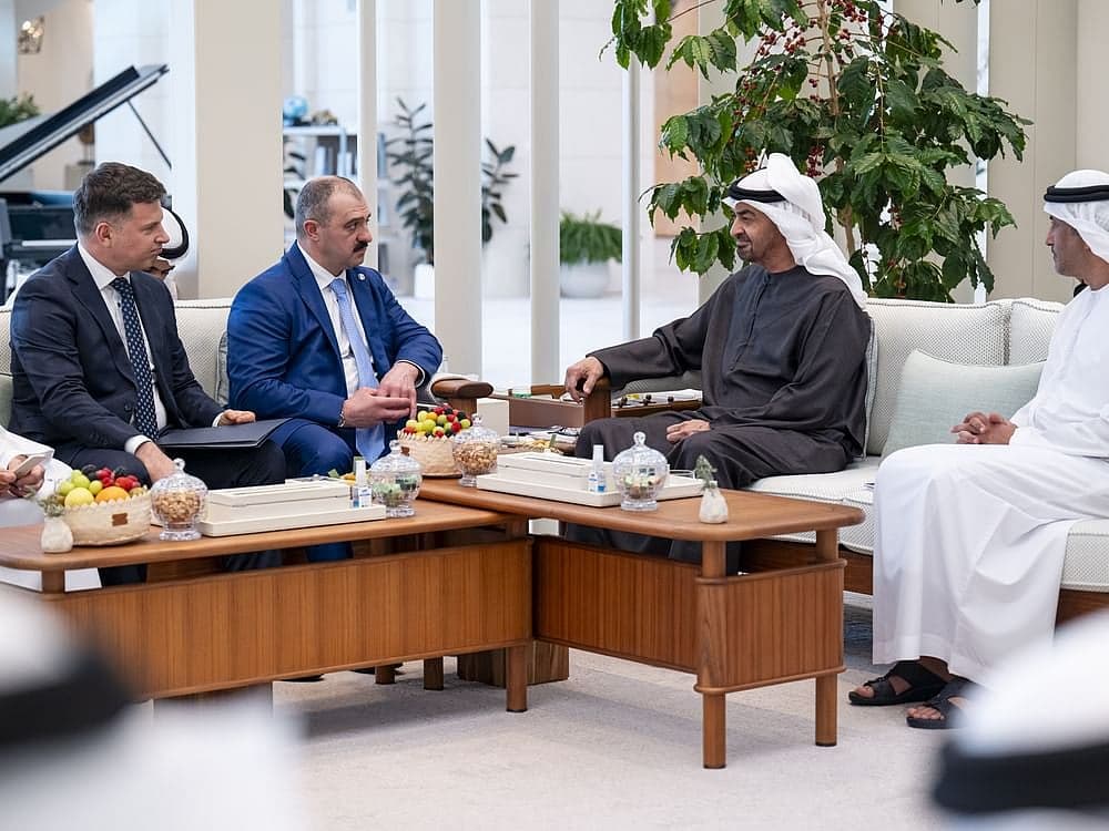 UAE President receives written message from President of Belarus, delivered by Special Envoy