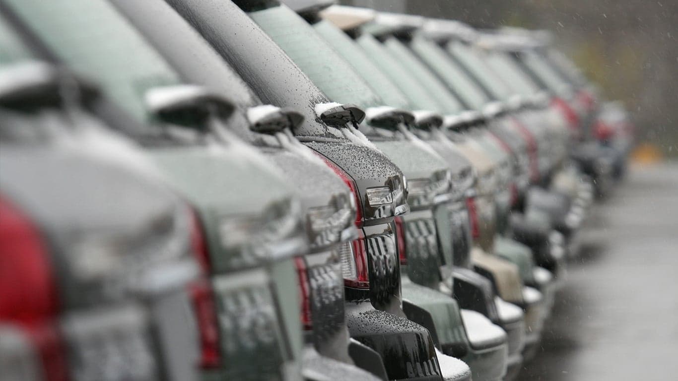 Avis Sinks 35%: Short Squeeze Fades as Dilution Risk Takes Center Stage