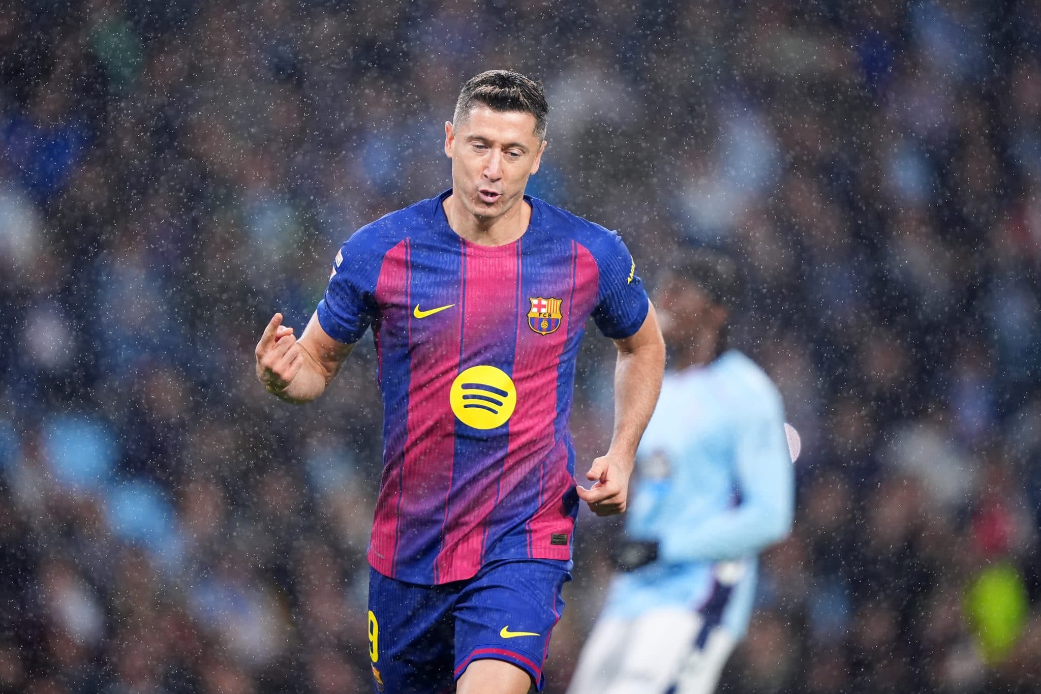 Barcelona forward evaluating all options amid expiring contract; agent likely to visit Italy