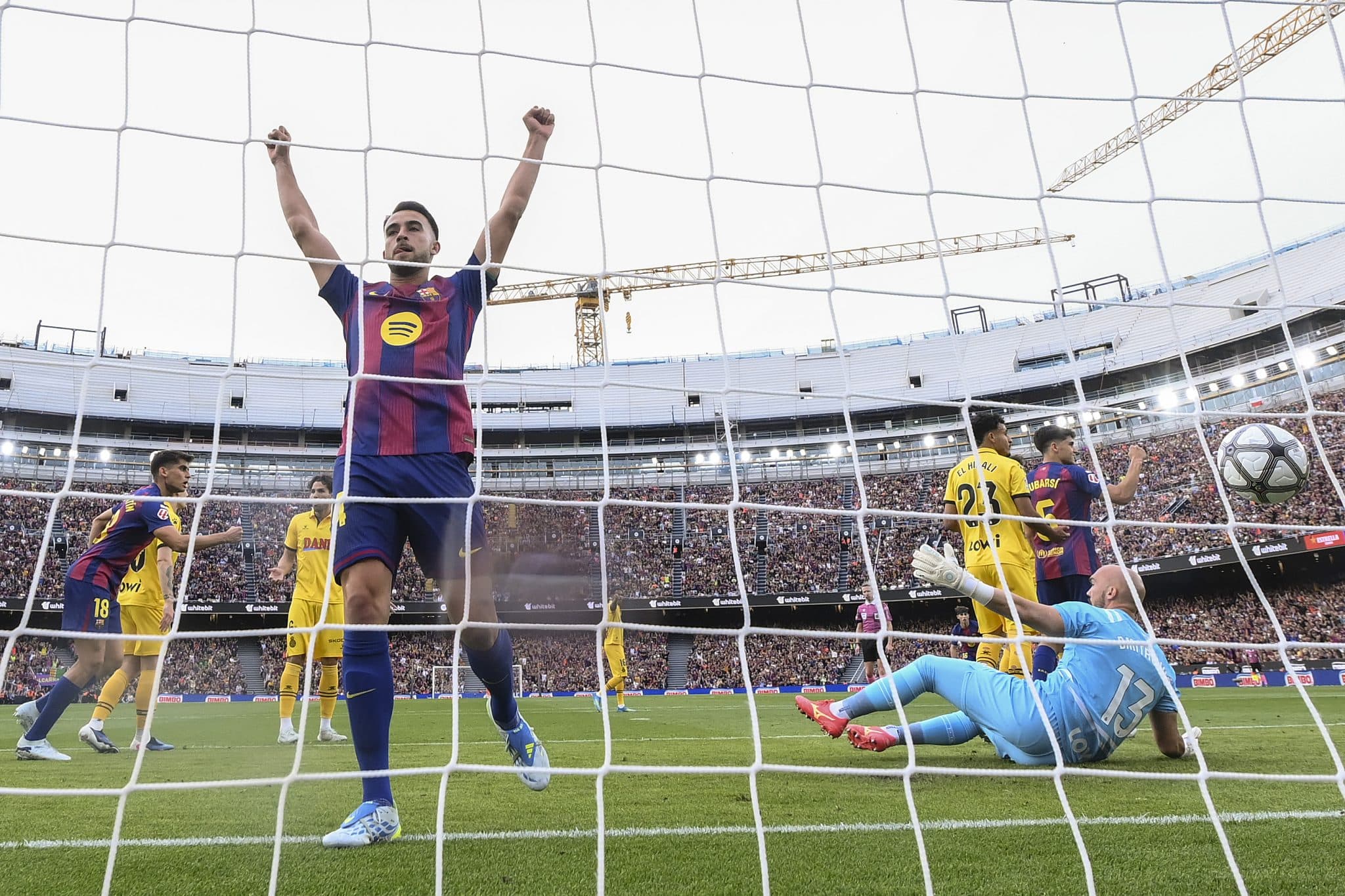 Barcelona defender out of Osasuna clash due to suspension