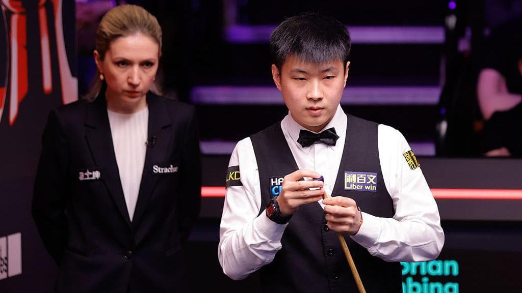 Reigning champion Zhao beats Ding to reach quarters