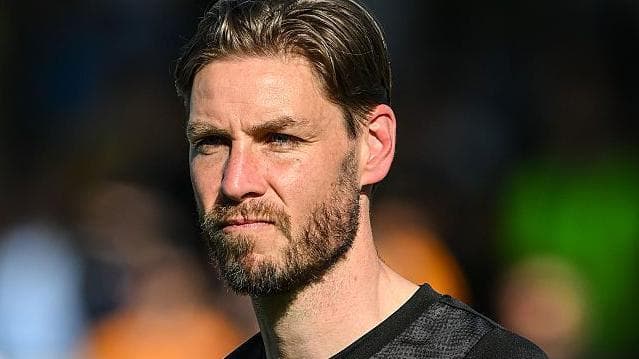 Foley defends Barrow players as relegation looms