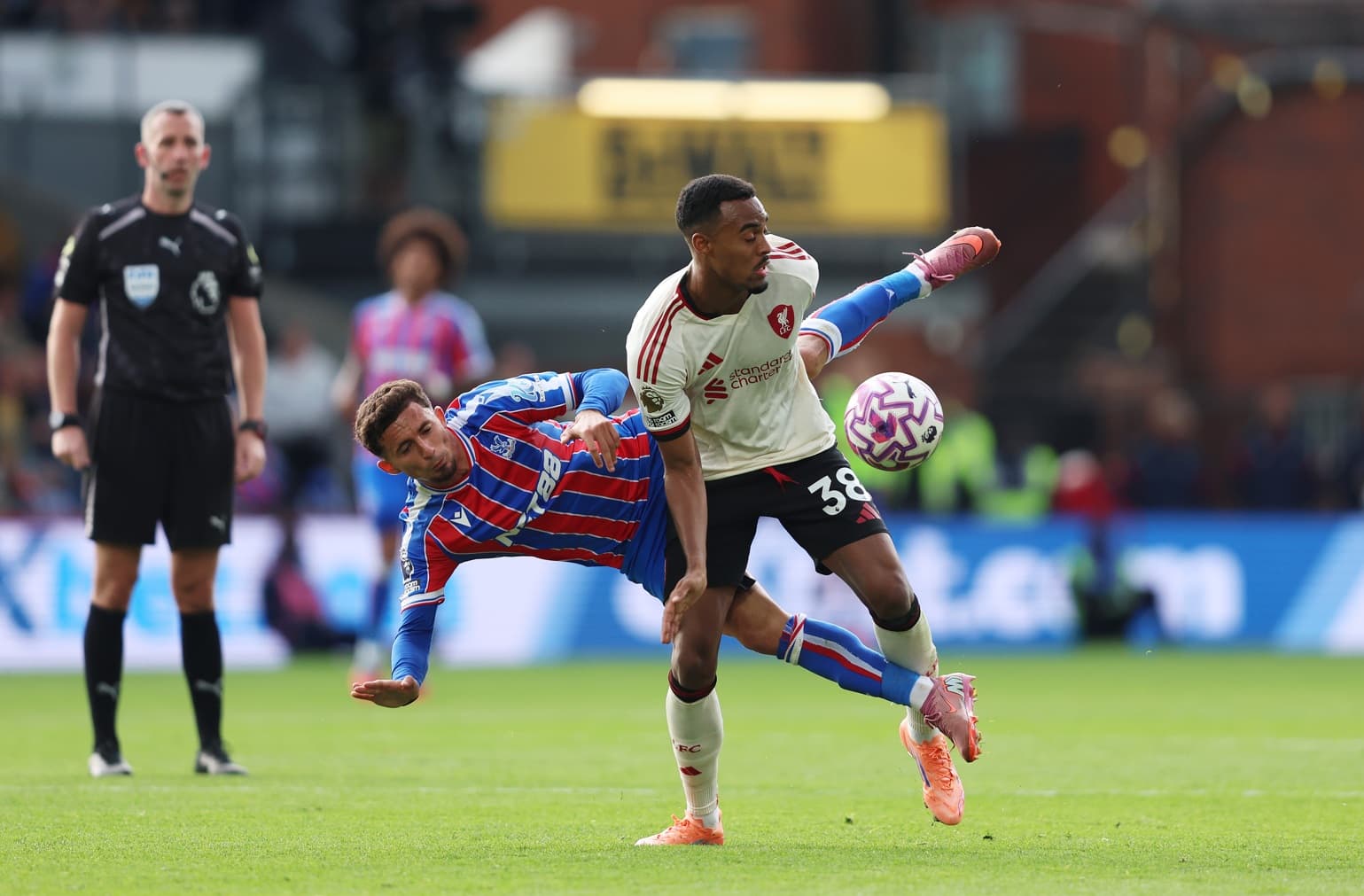 ‘Far from convincing…’ – Chris Sutton gives Liverpool v Palace prediction as Reds duo slammed