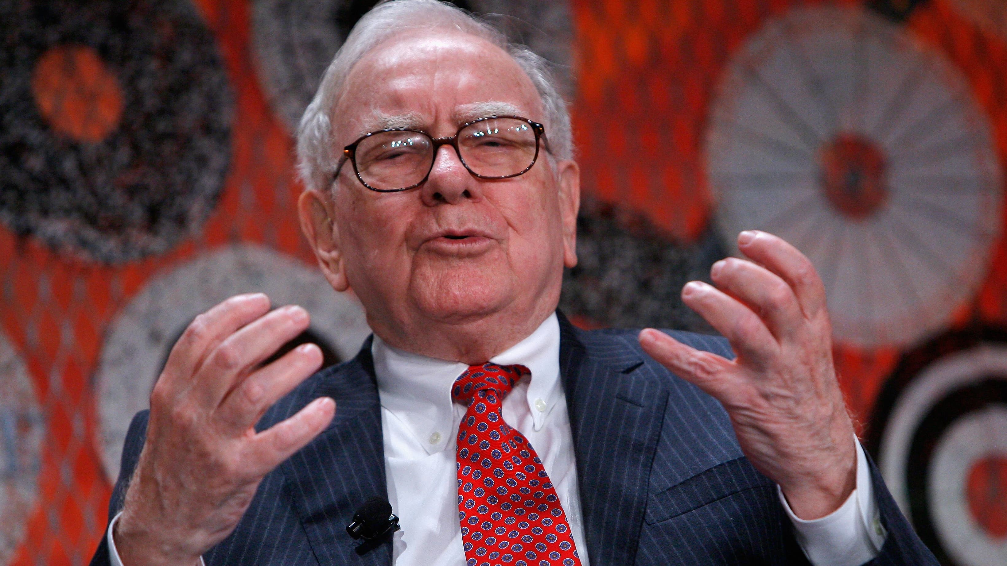'Just crazy': Buffett warns those urging you to chase the market are 'selling something.' How to invest like the Oracle