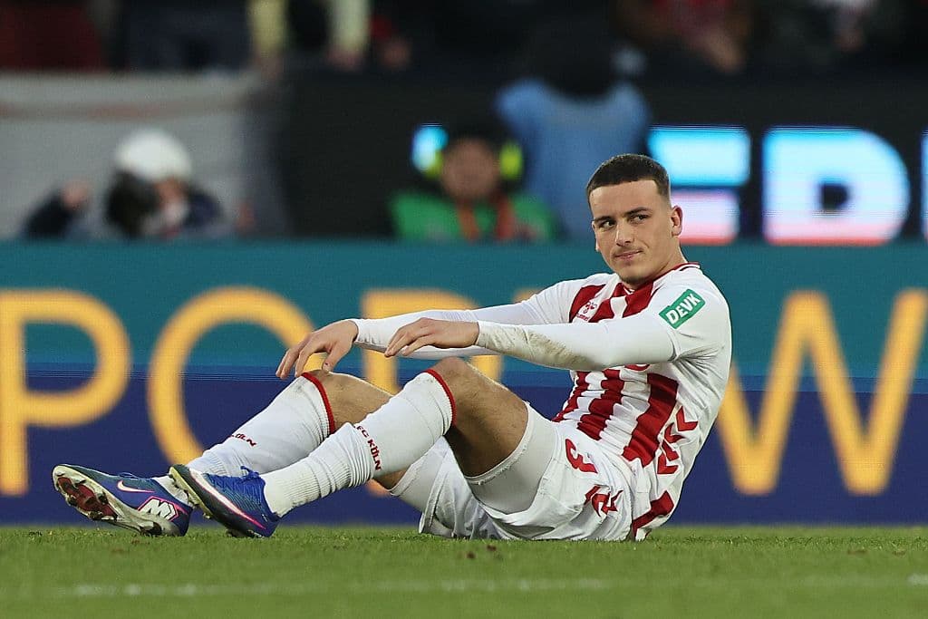 📸 Hits the post with an open goal! Has El Mala blown Köln's survival?