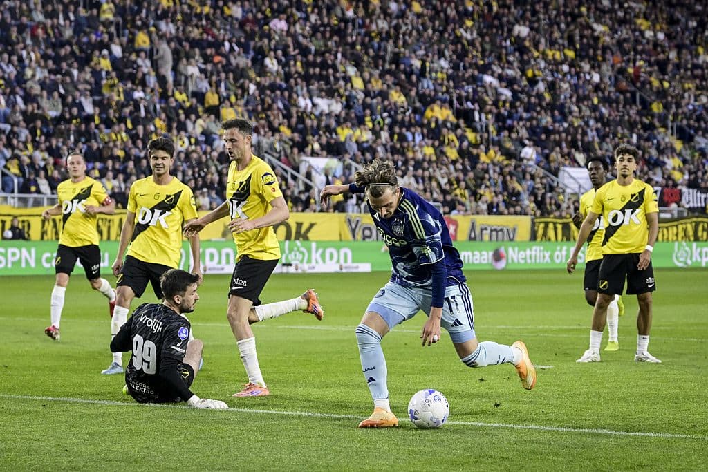 🎥 Puskás for him? Ajax striker scores an Ibra-style stunner