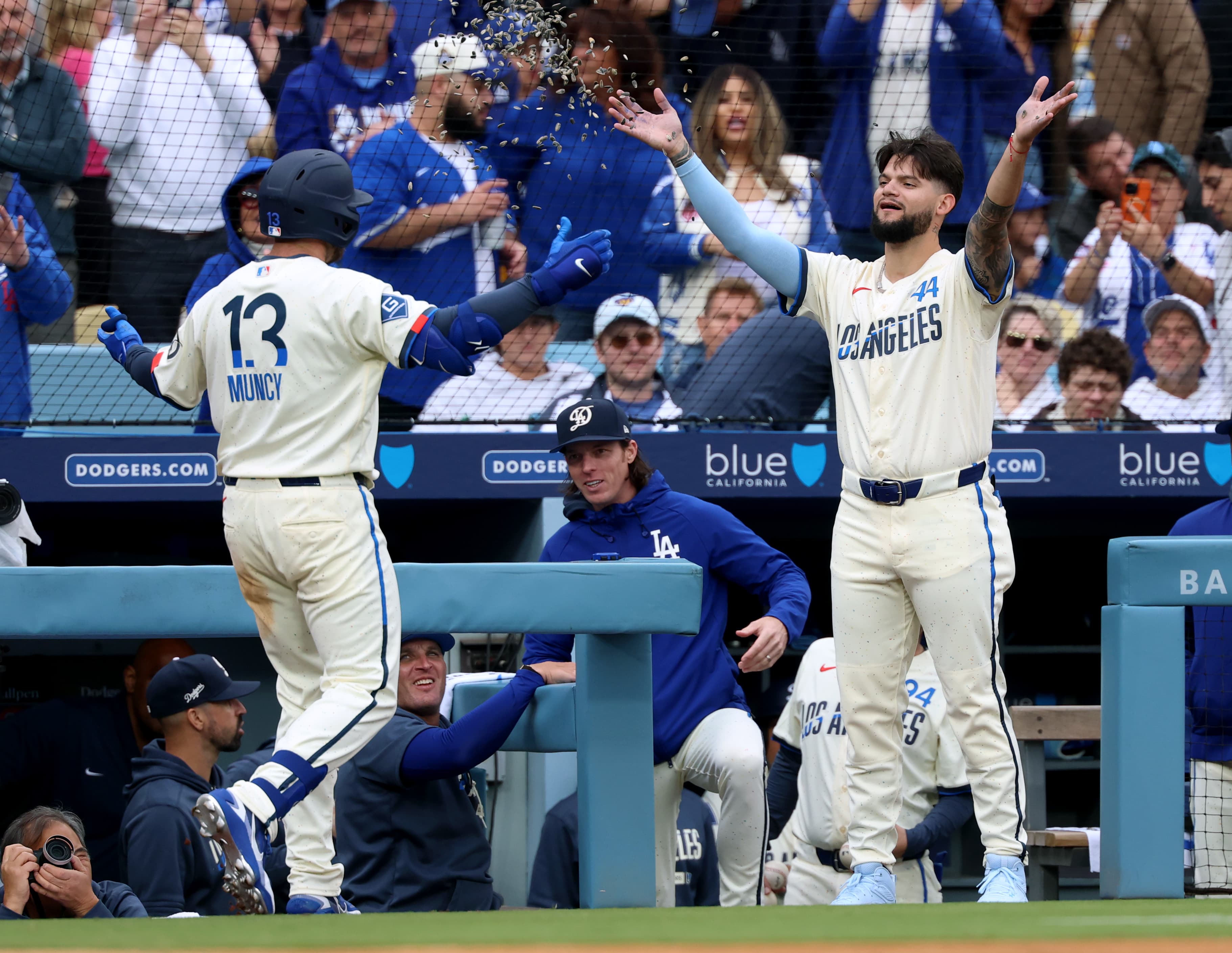 Dodgers offense enough to heal all wounds, beat Cubs