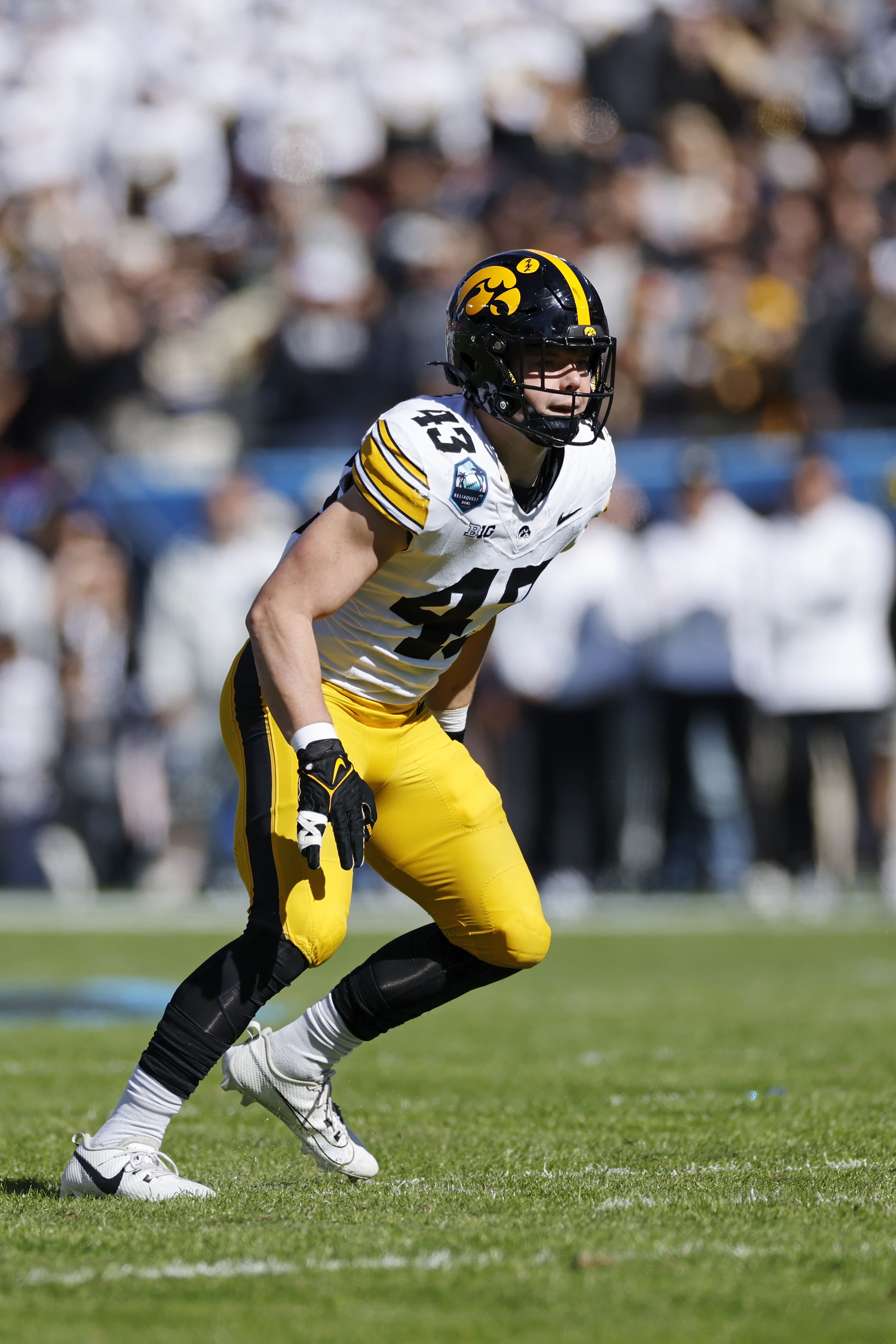 Arizona Cardinals select Iowa linebacker Karson Sharar in sixth round