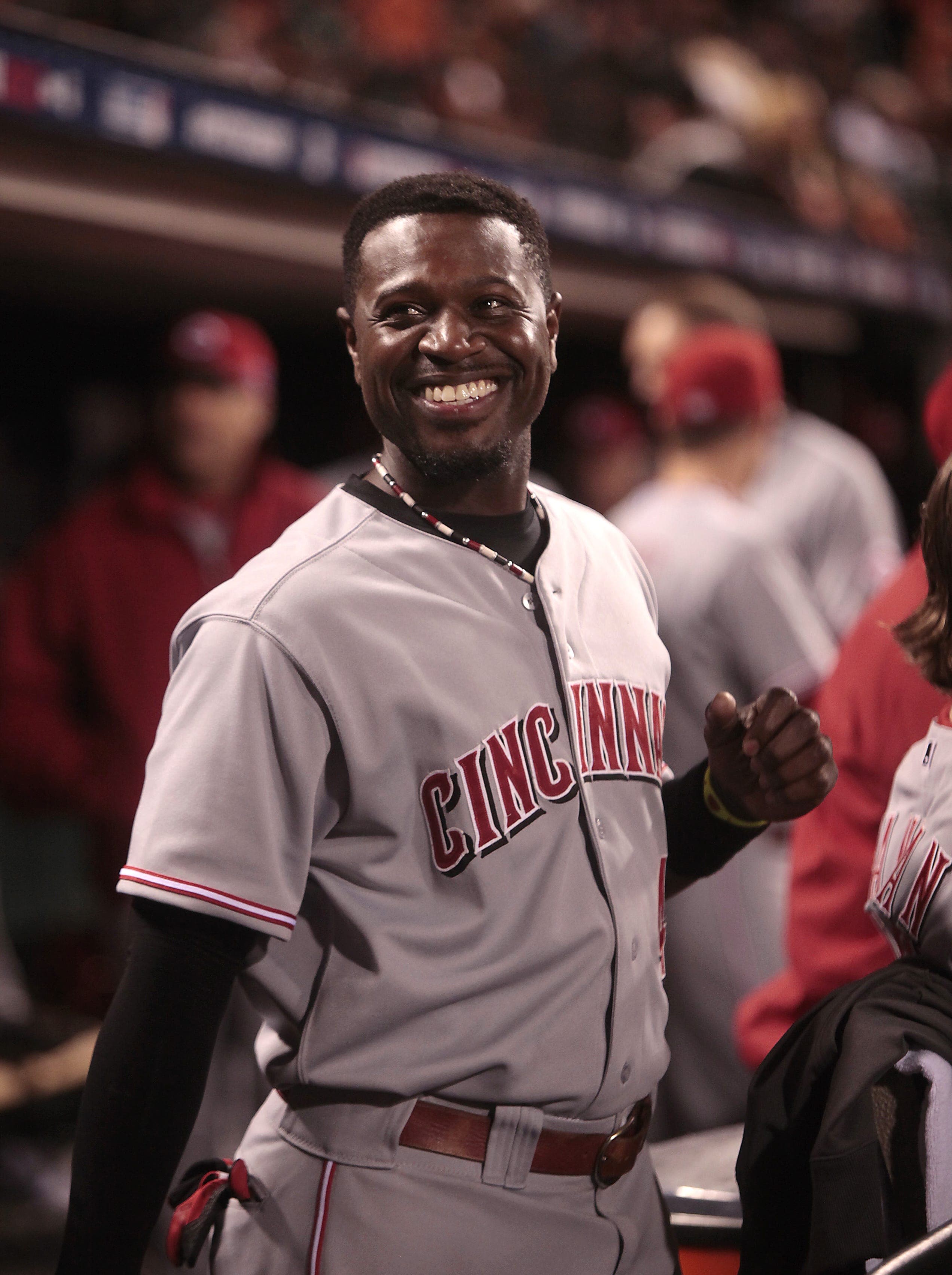 Brandon Phillips to sign 1-day contract, retire as a Cincinnati Red