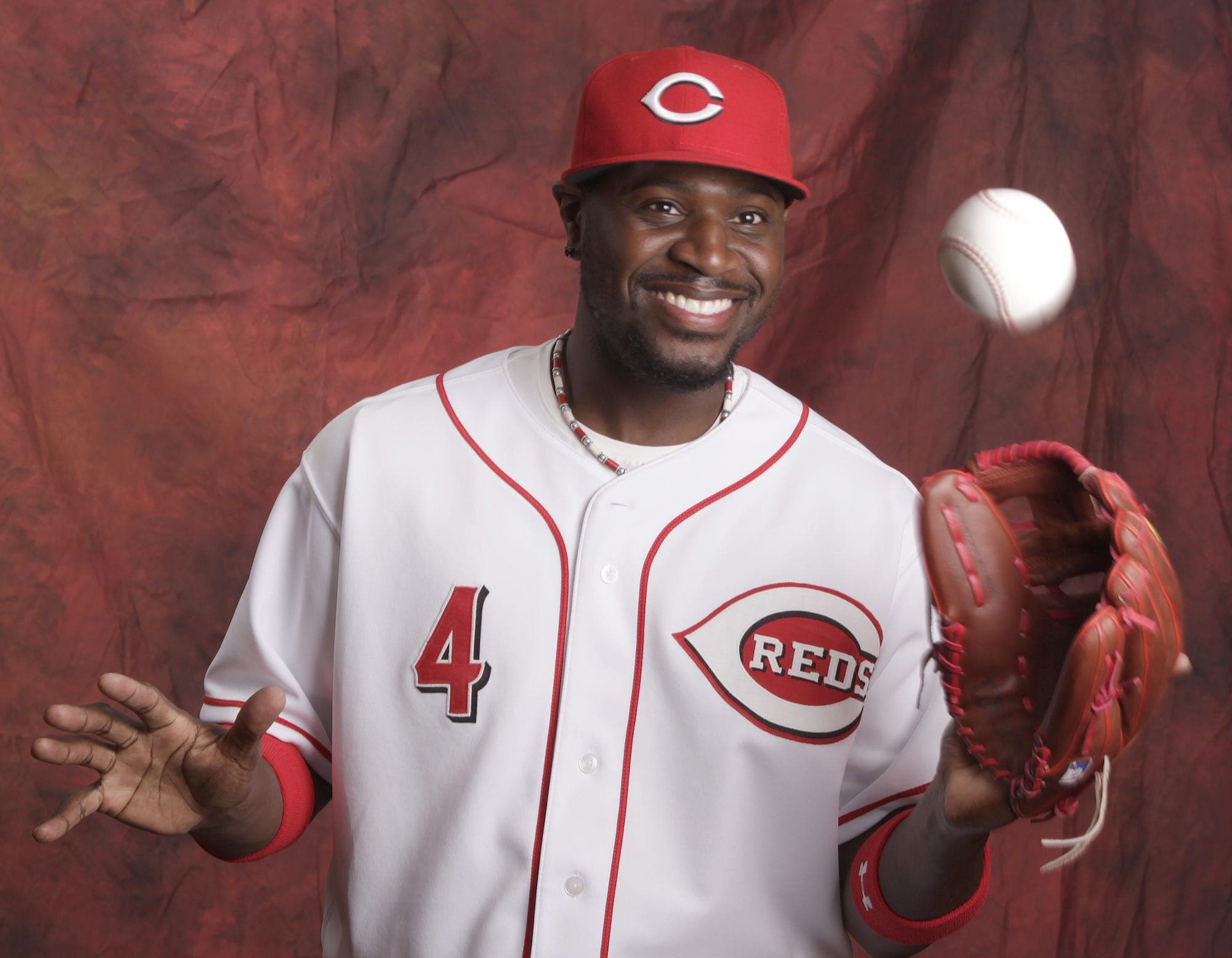 Brandon Phillips calls Cincinnati home as he returns to Reds
