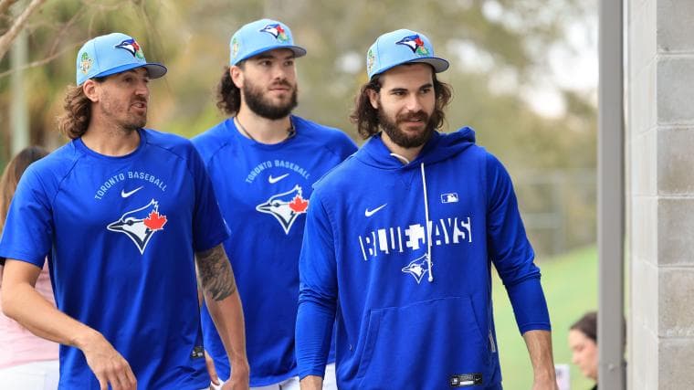 Blue Jays' Dylan Cease, Kevin Gausman among unluckiest pitchers in MLB start-of-season history