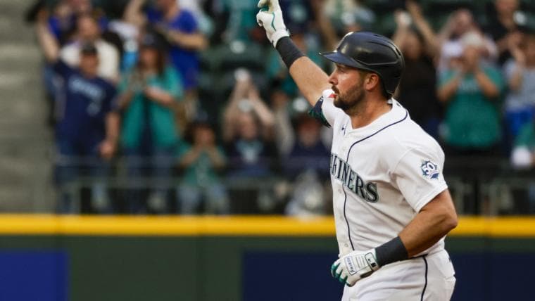 Mariners' Cal Raleigh ties fan favorite on all-time franchise record list