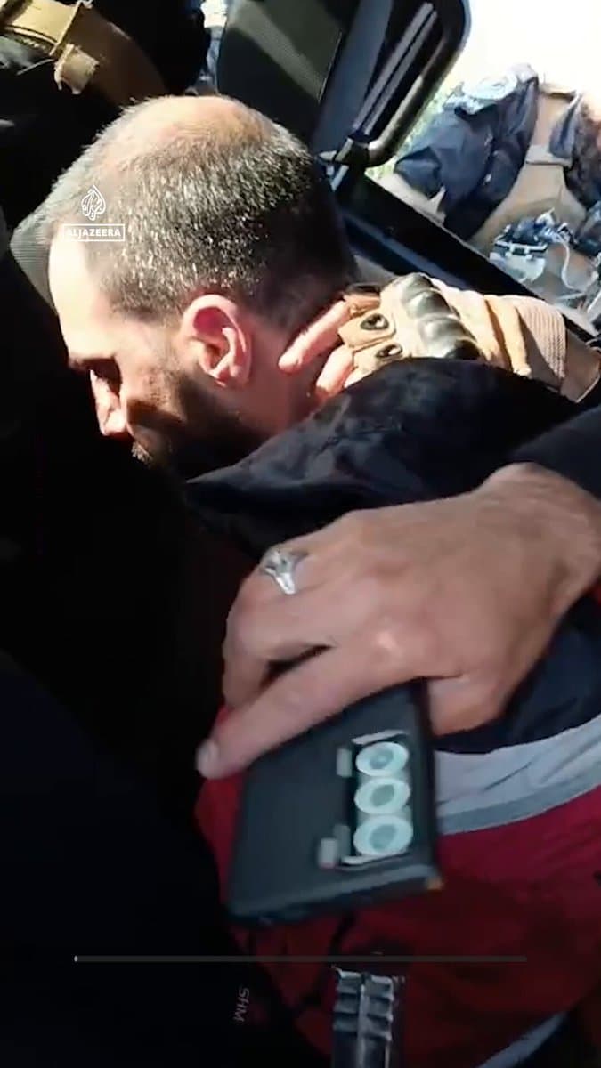 Syrian authorities have arrested Amjad Yousef, the main suspect in the 2013 Tadamon massacre in Damascus, where at least 41 people were killed and put in a mass grave. His arrest in Hama sparked celebrations across Syria. pic.