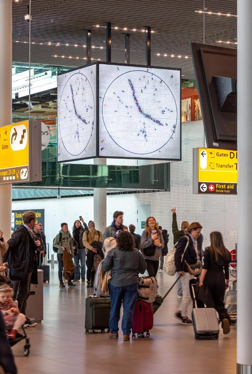 Maarten Baas creates clock made of people for Schiphol Airport: pic.