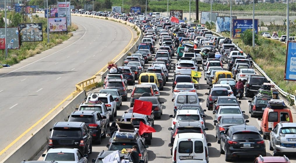 On the first day of a 10-day ceasefire in Lebanon, tens of thousands of people returned to homes they had been forced to flee during weeks of Israeli attacks. 🔴 LIVE updates: pic.