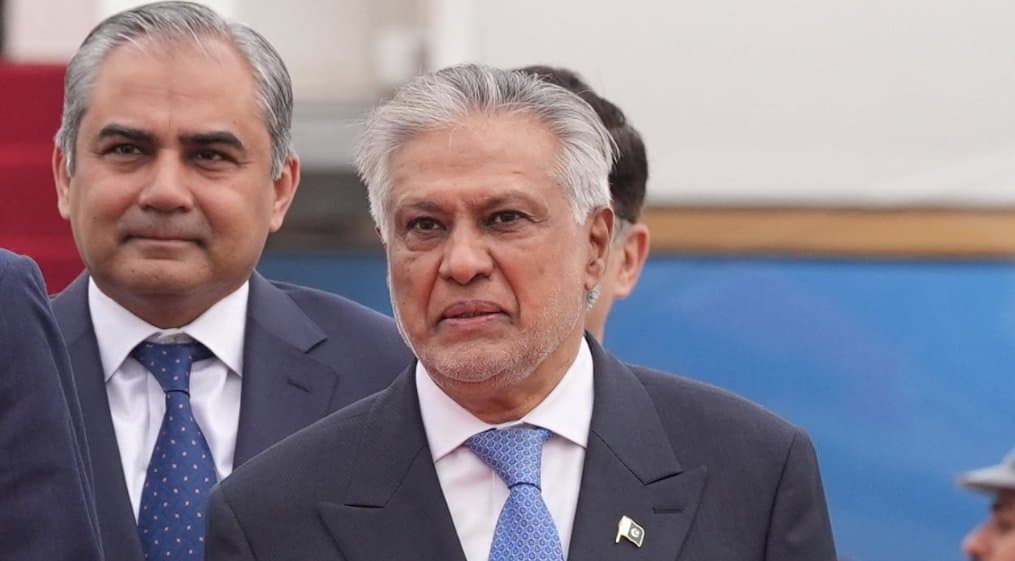 Pakistan ⁠has ⁠urged both the US and Iran ⁠to extend their two-week ⁠ceasefire. In ‌a meeting with the US Chargé d’Affaires in Pakistan, Natalie A. Baker, Islamabad's FM Ishaq ⁠Dar stressed the ⁠need for engagement. 🔴 LIVE updates: pic.