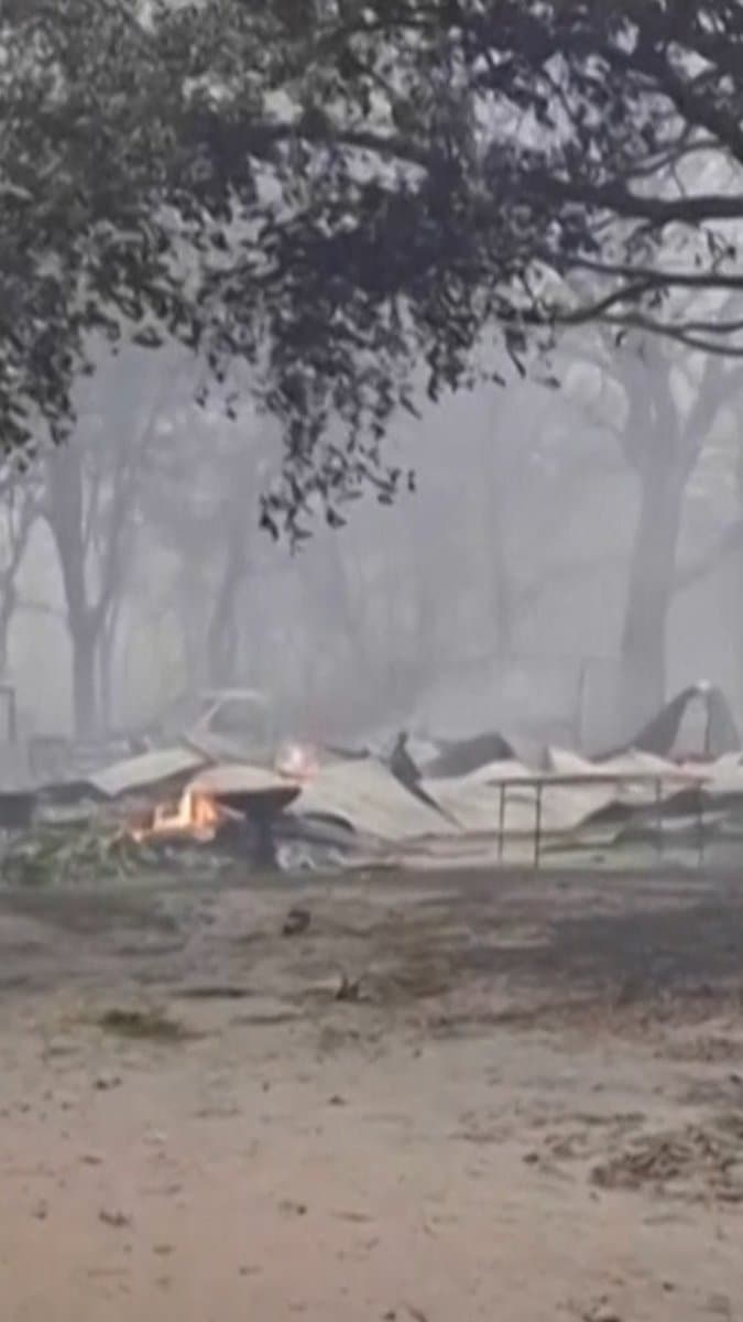 A woman recording the damage caused by a wildfire in Brantley County, Georgia, surveyed the smoky scene of burned out vehicles and other debris. Wildfires have ripped through the South, forcing hundreds of Georgia residents to flee. Driven by strong winds and low humidity, the… pic.