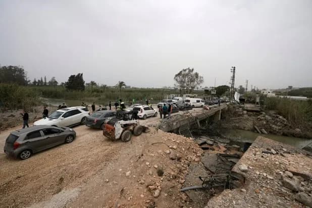 Lebanese Army Restores Road, Bridge Damaged by Israeli Strikes