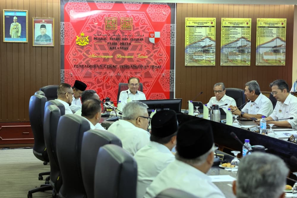 PM: 85pc of Malaysians paying subsidised diesel rates, including fishermen, school bus services