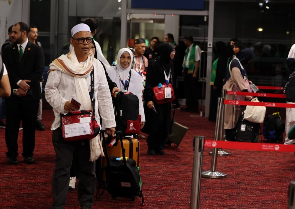 First group of Malaysian Haj pilgrims arrive safely in Medina for 2026 season