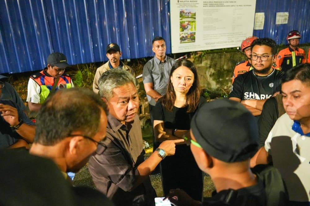 TTDI retaining wall collapse prompts stop-work order, probe and wider Bukit Kiara Federal Park review (VIDEO)