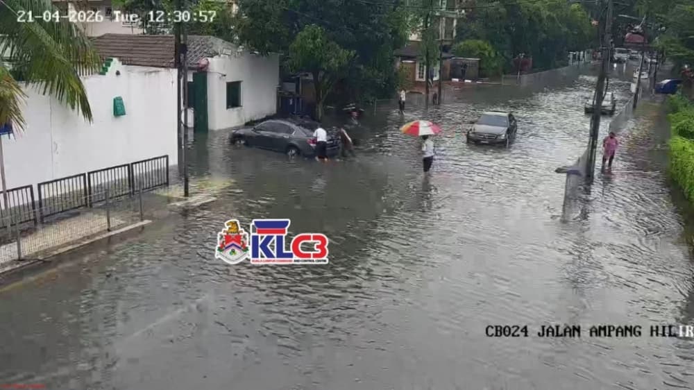 Flooded stretches on Jalan Ampang Hilir, Jalan Kuching snarl KL traffic