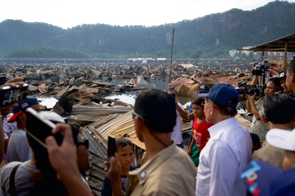 No loophole for foreigners to get MyKad in fire aid relief, Anwar says in Sandakan inspection